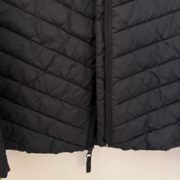 Old Navy Black Puffer Jacket Chevron Quilted Streamlined - Picture 2 of 4